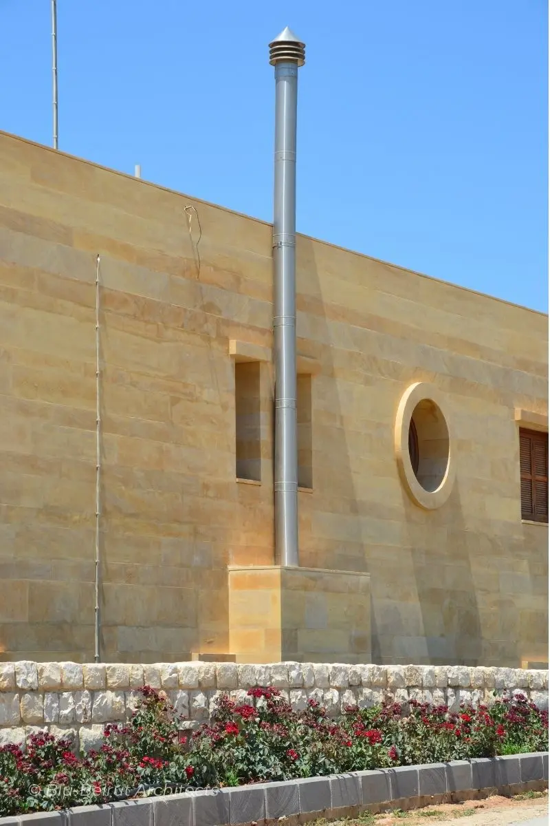 Back facade in Stone cladding with Chimney